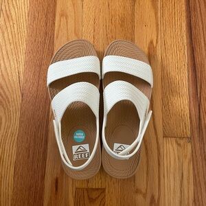 Reef White and Tan Sandals Versatile Comfort